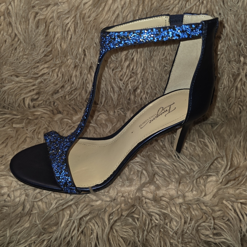 Vince Camuto Blue Heels Elegant Design